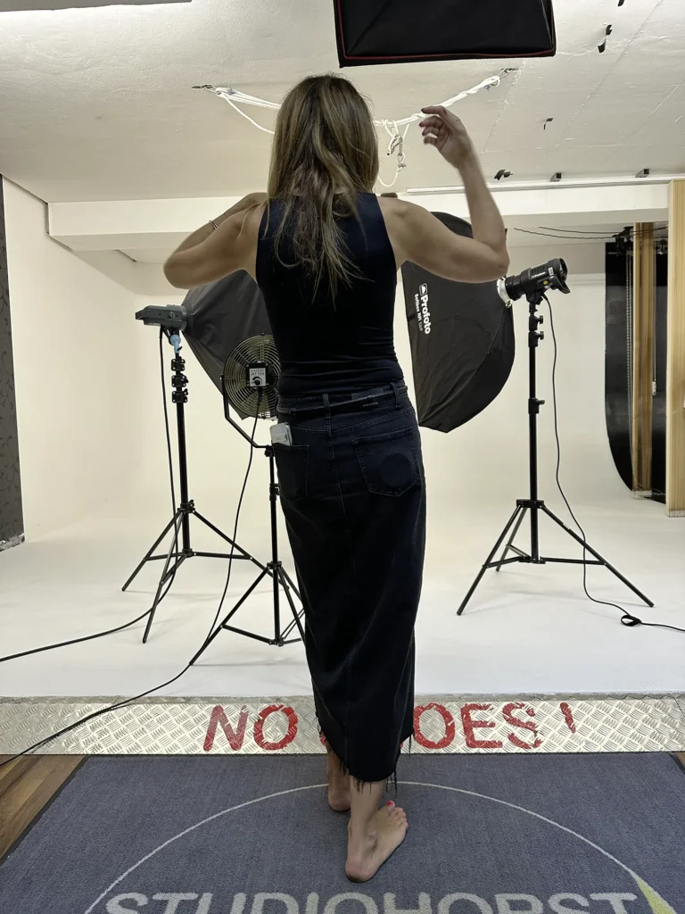 Michael Preschl, Werbefotograf und Visual Brand Specialist aus Salzburg, vermittelt im Workshop NEXT LEVEL OF PHOTOGRAPHY professionelle Techniken der Produktfotografie und Corporate Portrait Fotografie anhand praxisnaher Shootings und realer Produktionssituationen.