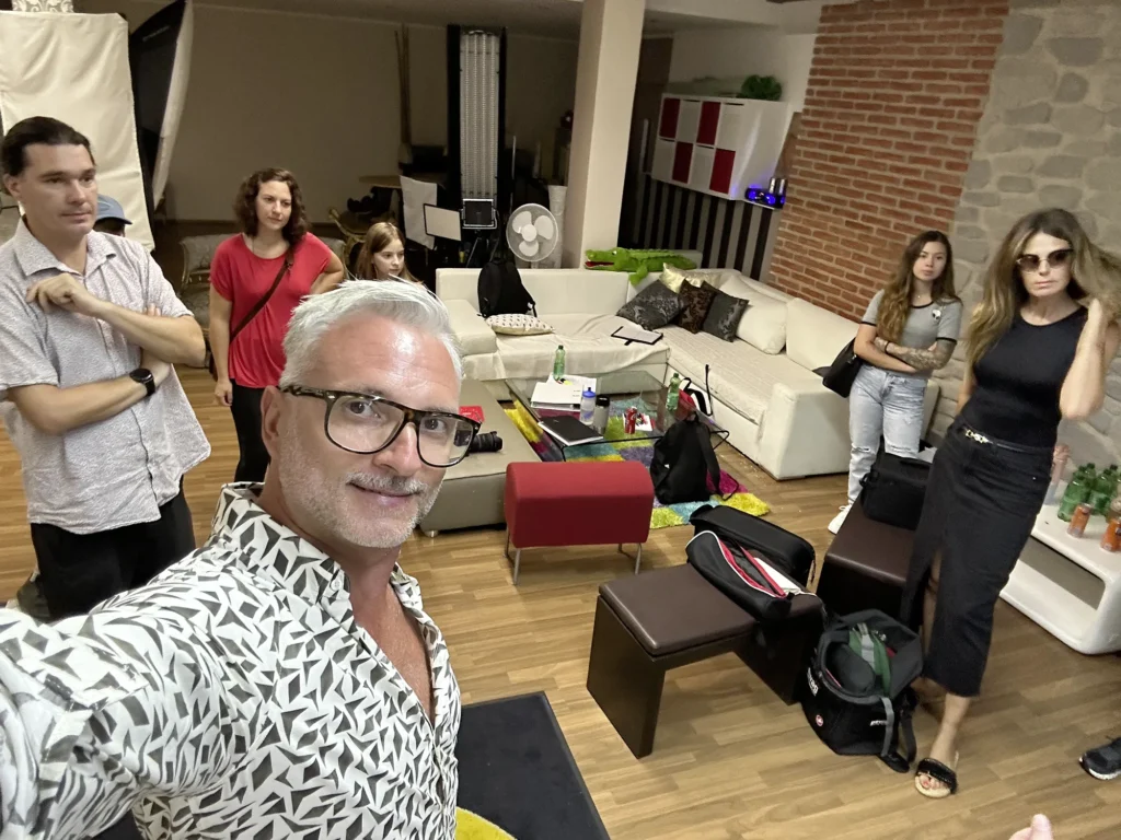 Michael Preschl, Werbefotograf und Visual Brand Specialist aus Salzburg, vermittelt im Workshop NEXT LEVEL OF PHOTOGRAPHY professionelle Techniken der Produktfotografie und Corporate Portrait Fotografie anhand praxisnaher Shootings und realer Produktionssituationen.