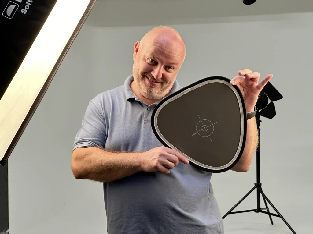 Michael Preschl, Werbefotograf und Visual Brand Specialist aus Salzburg, vermittelt im Workshop NEXT LEVEL OF PHOTOGRAPHY professionelle Techniken der Produktfotografie und Corporate Portrait Fotografie anhand praxisnaher Shootings und realer Produktionssituationen.