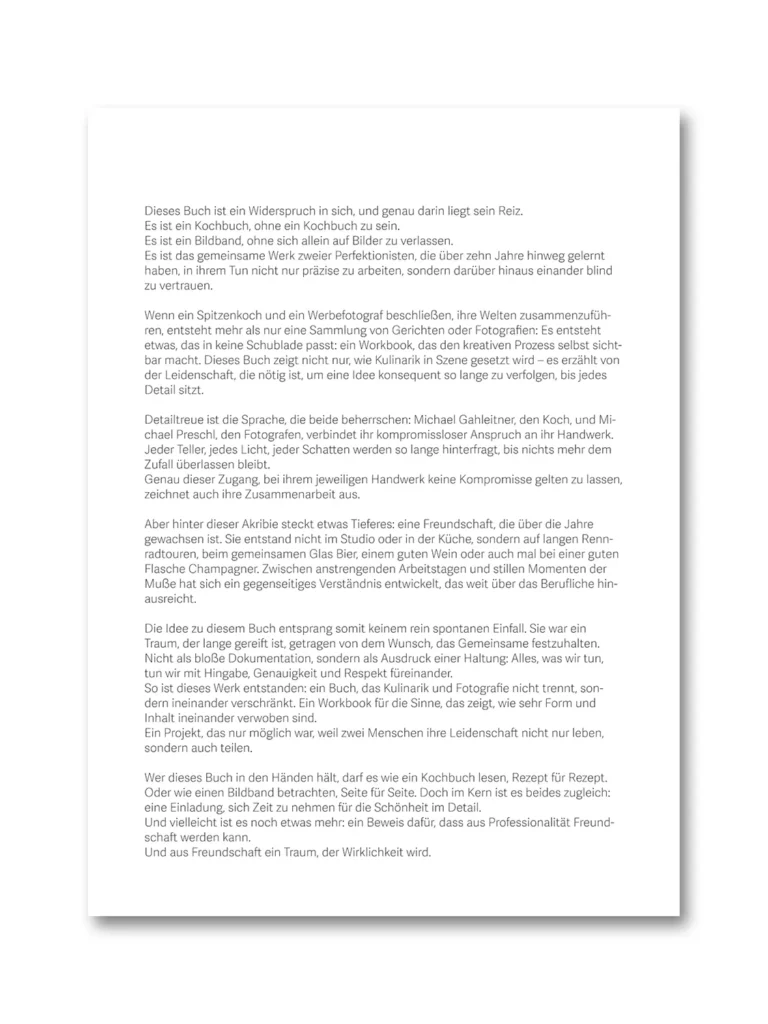 Doppelseite aus dem Buch „ZEHN“ von Michael Gahleitner und Michael Preschl mit hochwertiger Foodfotografie, Fine-Dining-Gerichten, Rezeptinformationen und einem reduzierten Editorial-Design. Das Buch verbindet Kulinarik, Food Styling, Plating und professionelle Werbefotografie auf höchstem Niveau.